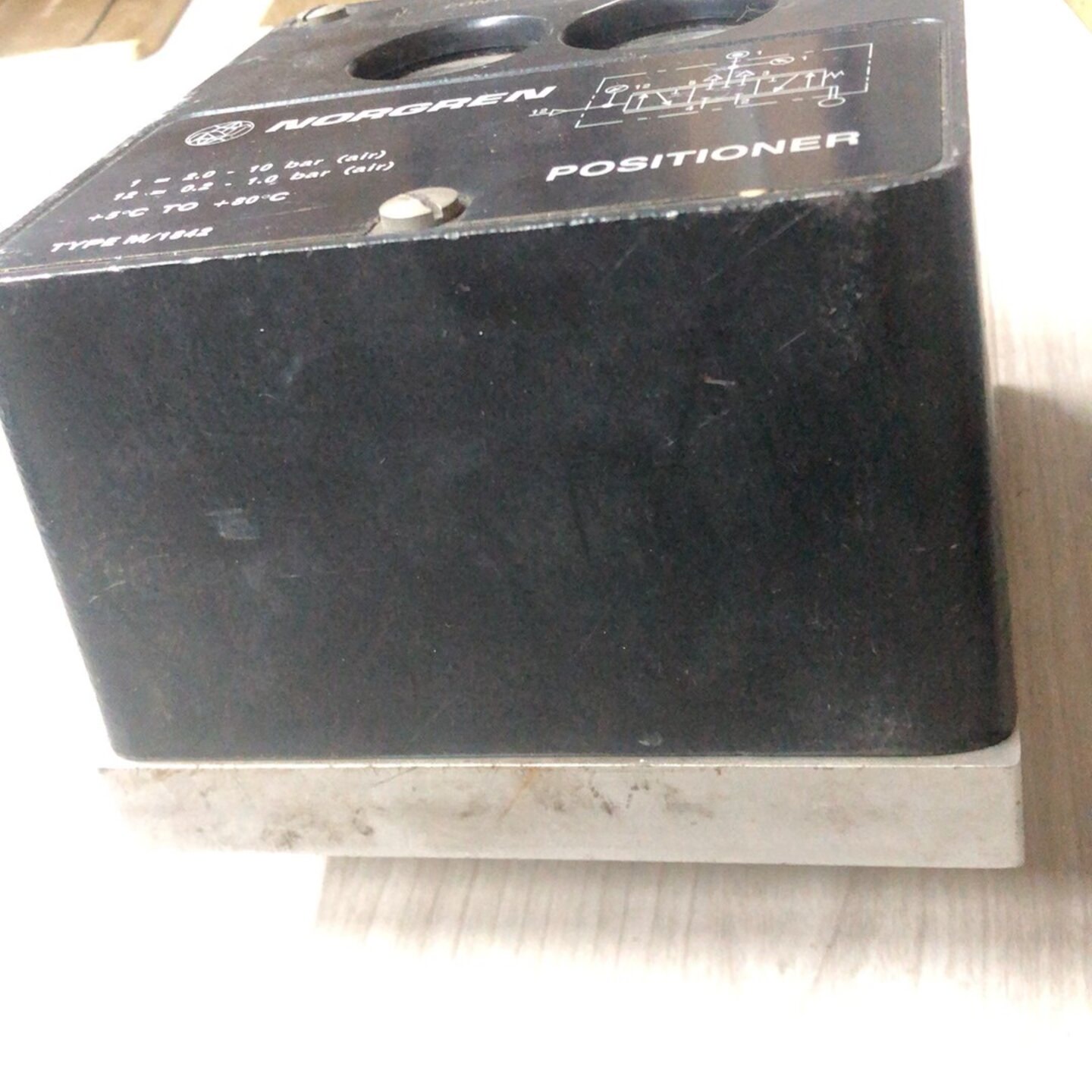 议价Norgren位置器，型号M/1842，带两个压力表，控