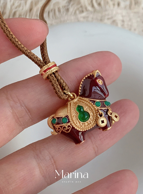 自由富贵马｜小众红色珐琅葫芦小马年毛衣链高级感新中式项链女