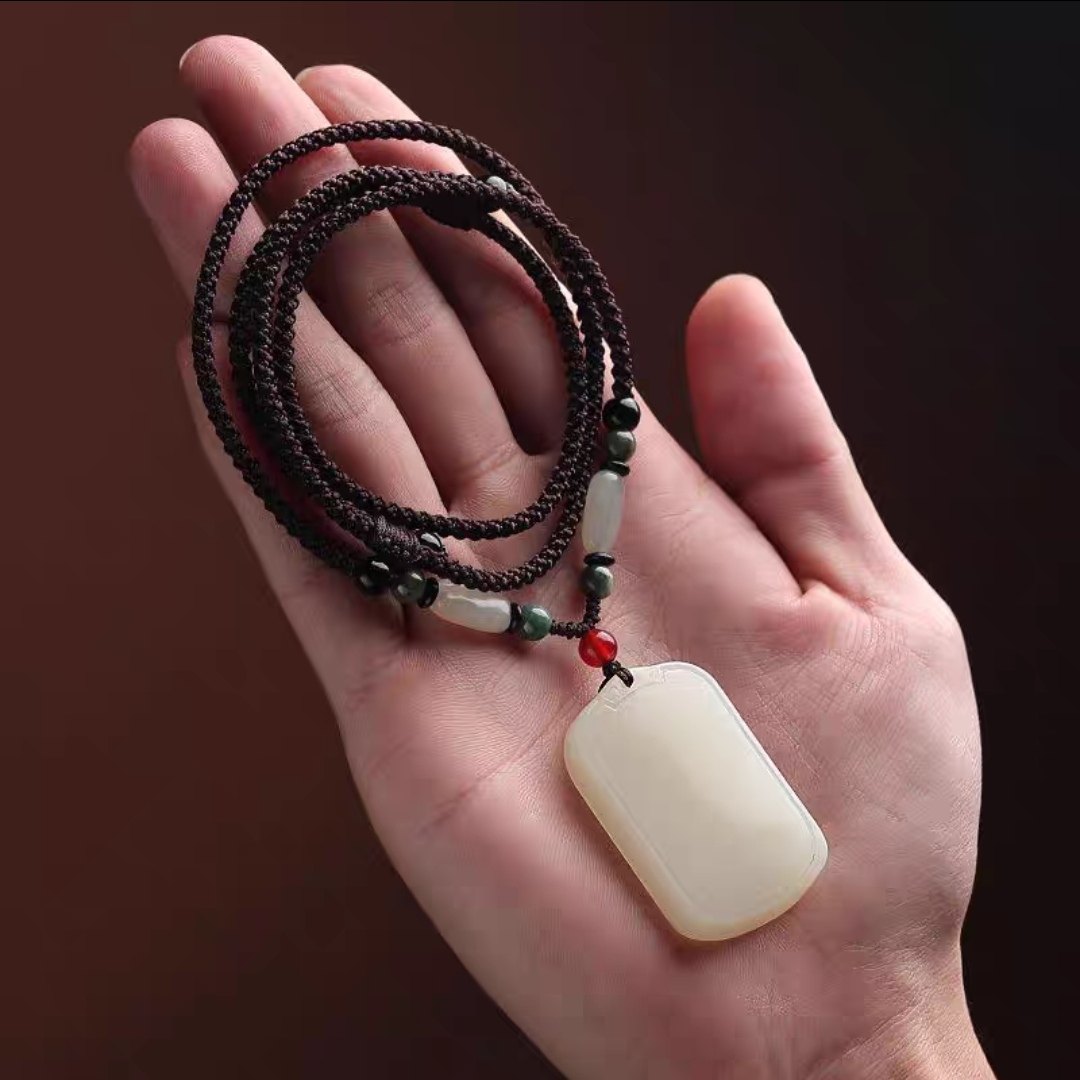 和田色平安无事牌吊坠毛衣链玉石吊坠玉坠玉佩男女款项链情侣百搭