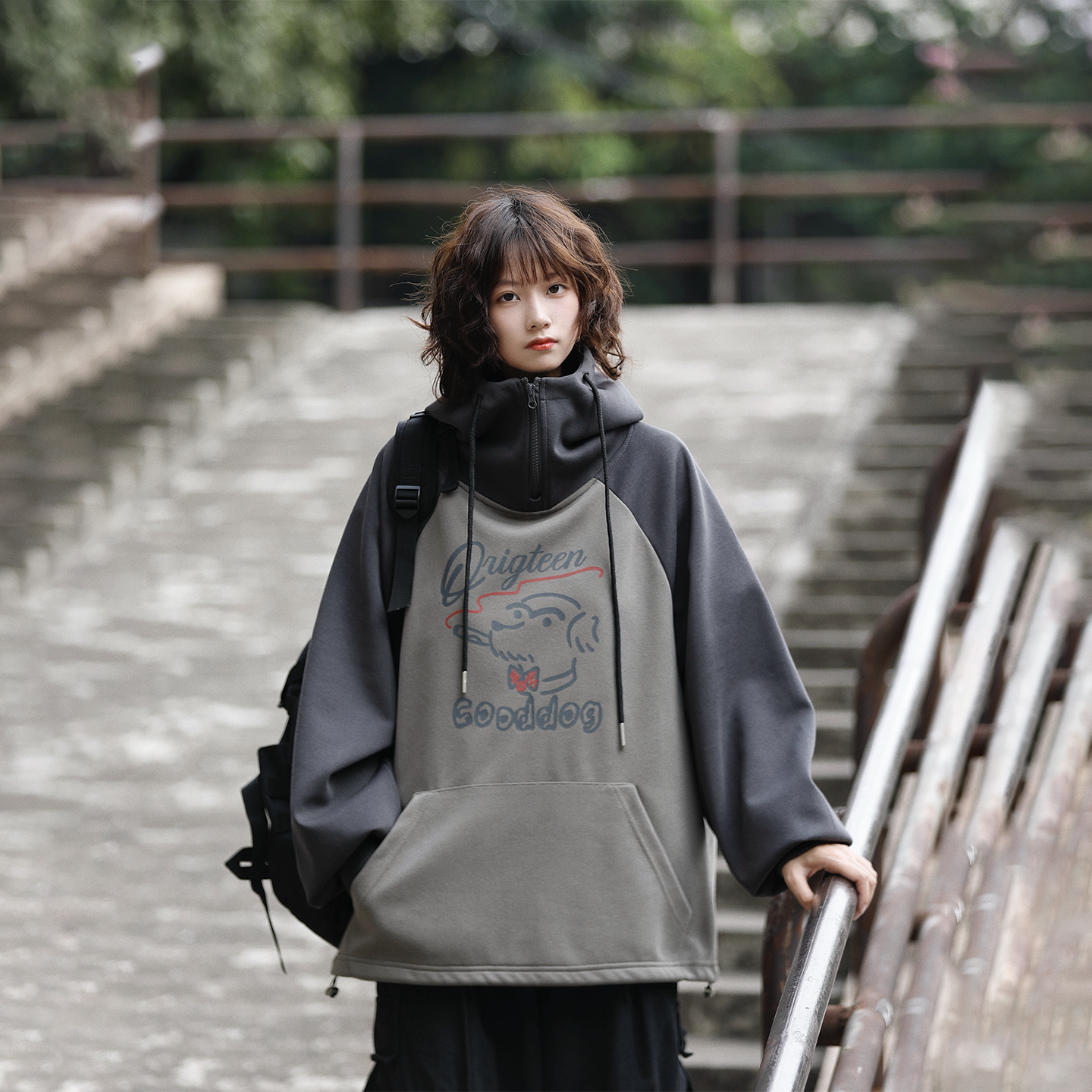 阿于呆日系撞色印花插肩连帽卫衣