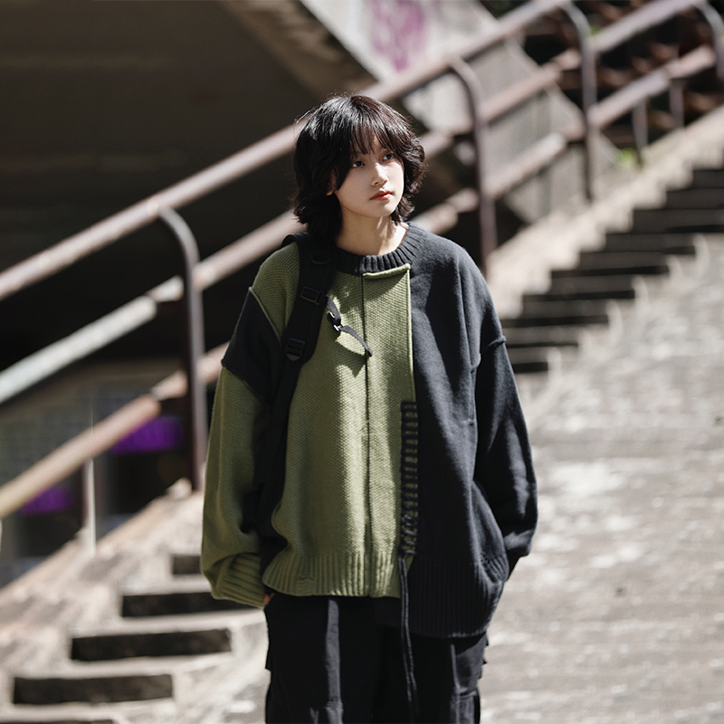 阿于呆圆领不规则撞色拼接毛衣