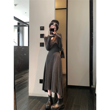 法式长袖针织连衣裙子女收腰气质设计感休闲修身打底内搭长裙秋季