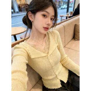 v领蕾丝打底衫2026新款春今年流行叠穿内搭设计感上衣轻奢高级感