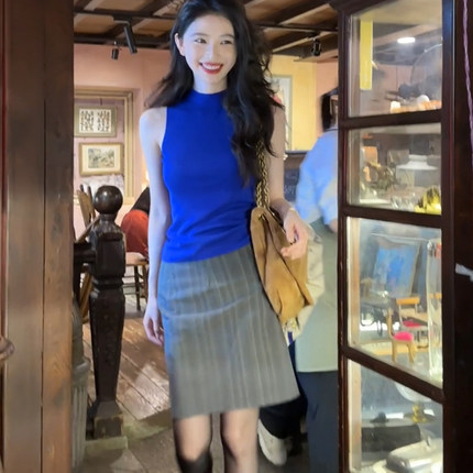 蓝色无袖针织背心女夏季2025新款设计感小众修身纯欲性感辣妹上衣