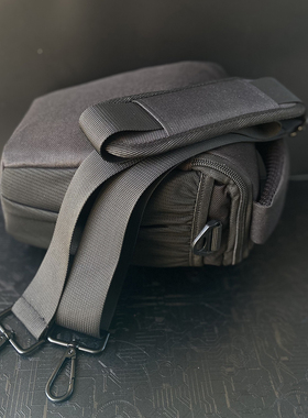 适用索尼微单防撞相机包A7M4 A7RV A7III A9 A1 A7R5竖款单肩A7M3