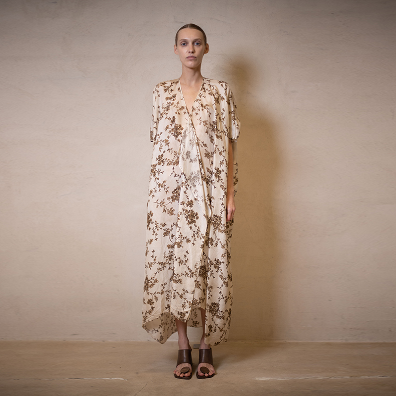 【UMAWANG】hug 2025春夏新款复古印花v领连衣裙