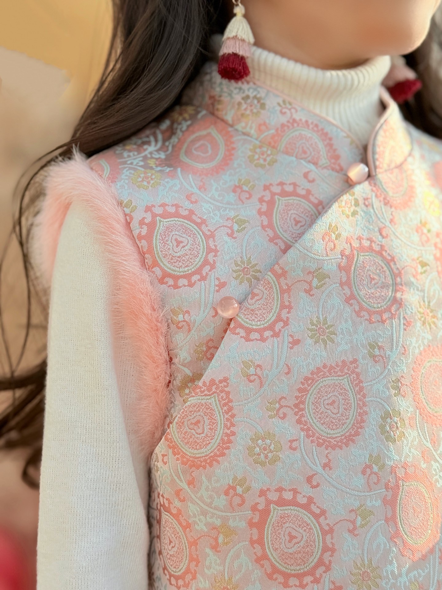儿童冬季新年拜年服 女童粉色凤尾纹水貂毛夹棉盘扣无袖旗袍汉服