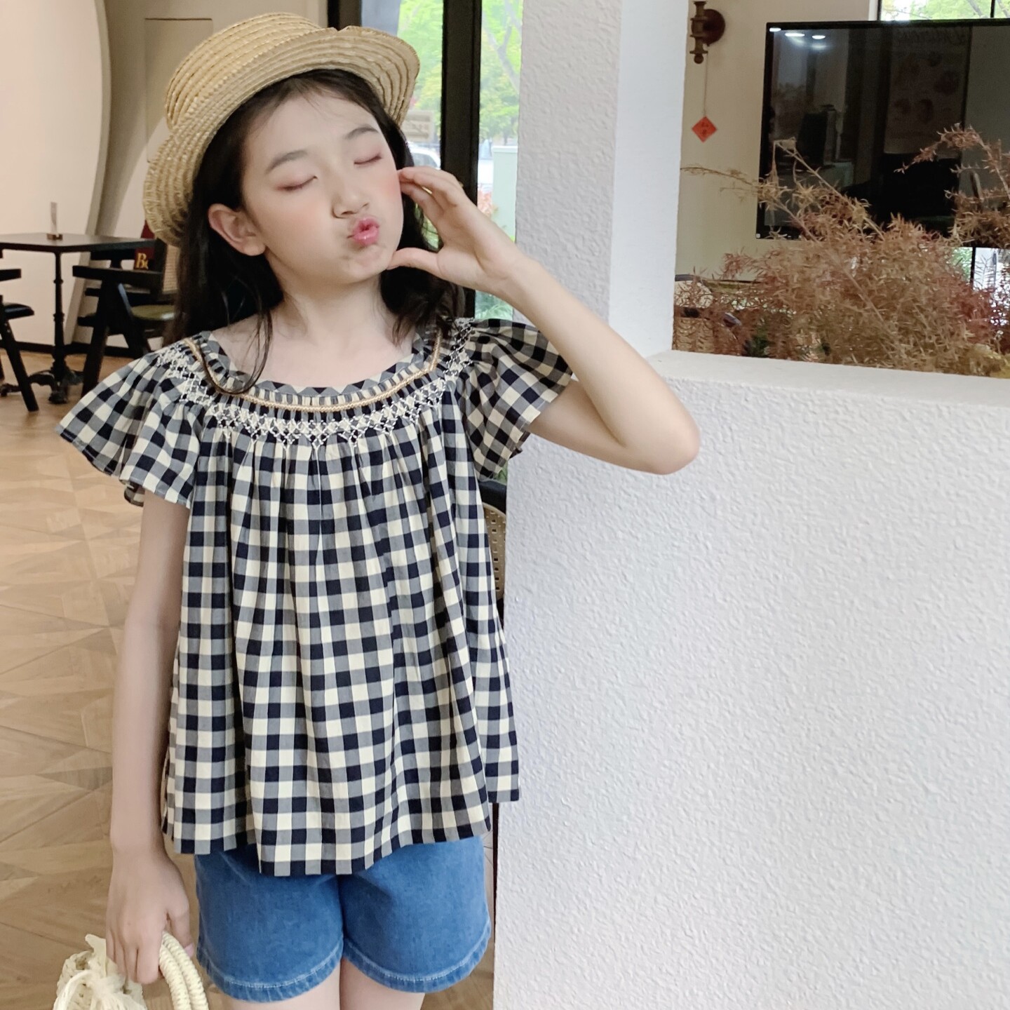 26SS夏季女童法式手工打揽黑白格子一字肩娃娃衫宽松衬衫上衣