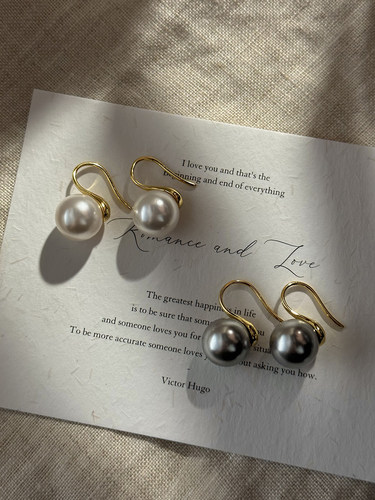 施家正圆强光真多麻灰珍珠耳环