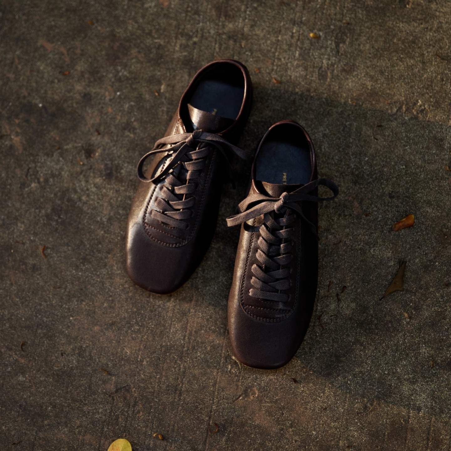 复古棕色方头薄底德训鞋女