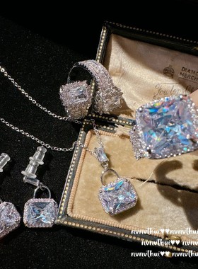 波光粼粼轻奢超闪方糖璀璨宝石戒指 气质镀金大克拉名媛锆石女戒