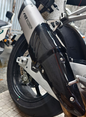 适用于张雪机车 ZXJC820RR 碳纤维改装摩托配件排气防烫罩 干碳