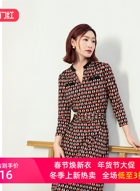 圣轩尼春夏新款女士招财猫印花针织立领v领修身连衣裙F090