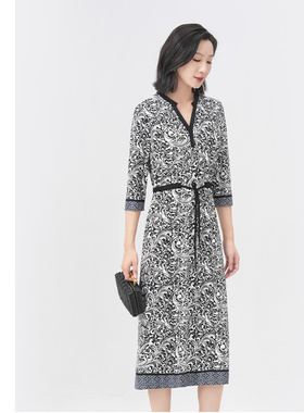 圣轩尼舒适针织修身版优雅显瘦气质印花V领七分袖女士连衣裙F129