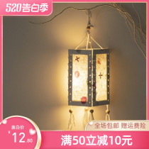 When the craftsman swayed the lamp, the intangible cultural heritage of Hanfu, the portable palace, the lantern, the flower, the grass paper, the ancient style, the lantern, the Chinese style, the birthday gift