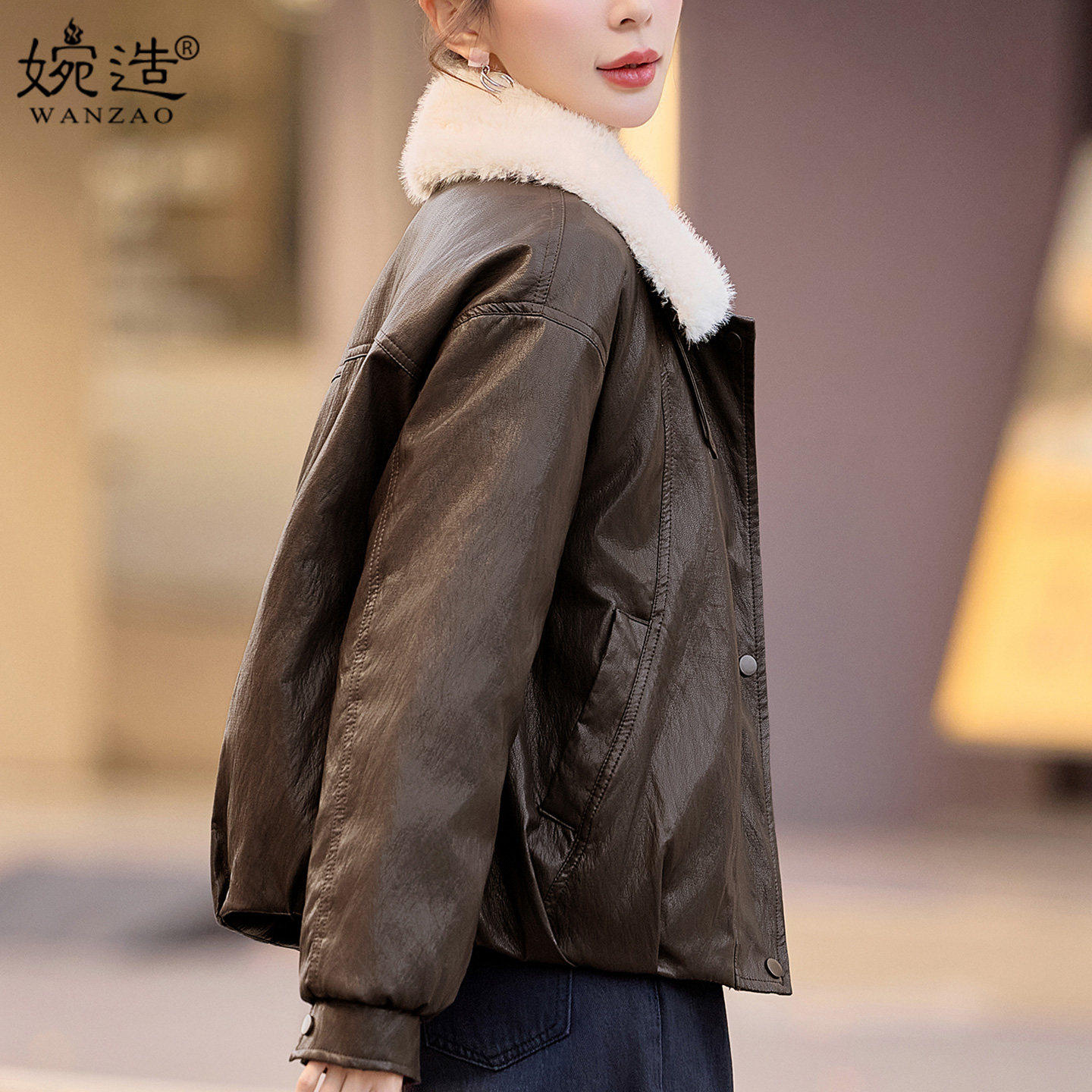 免洗PU皮羽绒服女短款2025冬季新款中年妈妈时尚保暖毛绒翻领外套,女装/女士精品,羽绒服,淘宝优惠券,粉丝福利购,淘宝优惠卷