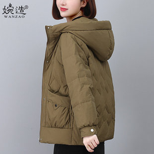 新款宽松妈妈中老年外套棉服加厚连帽冬装棉袄保暖女棉衣羽绒韩版