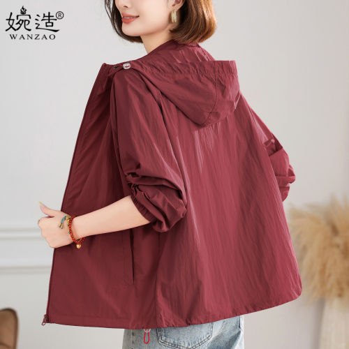 服轻薄透气衣妈妈短款中老年防晒新款外套2026防晒洋派连帽女宽松
