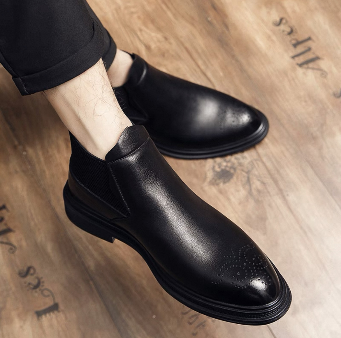 新款时尚潮流英伦男士尖头皮鞋中高帮加绒韩版短靴子潮夜店发型师