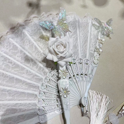 原创 新中式白色玫瑰花闪光蝴蝶新娘超仙优雅白扇 拍照 旗袍走秀