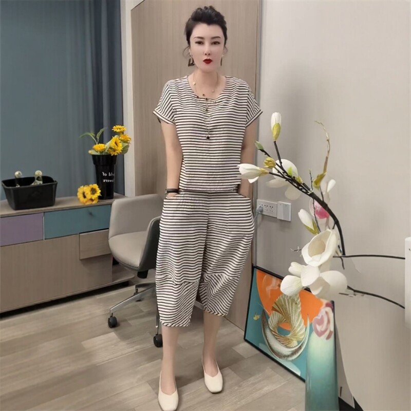 夏季新款条纹休闲套装女短袖圆领上衣松紧腰七分裤洋气减龄两件套