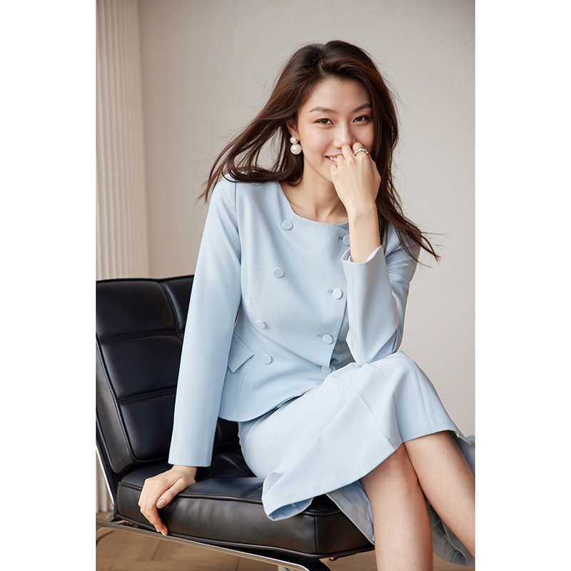 龙喜儿莫兰迪色系西装半身裙套装
