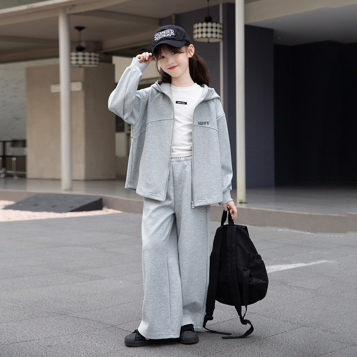 女童套装春秋季2026新款女孩休闲显瘦连帽卫衣阔腿裤大童春装洋气