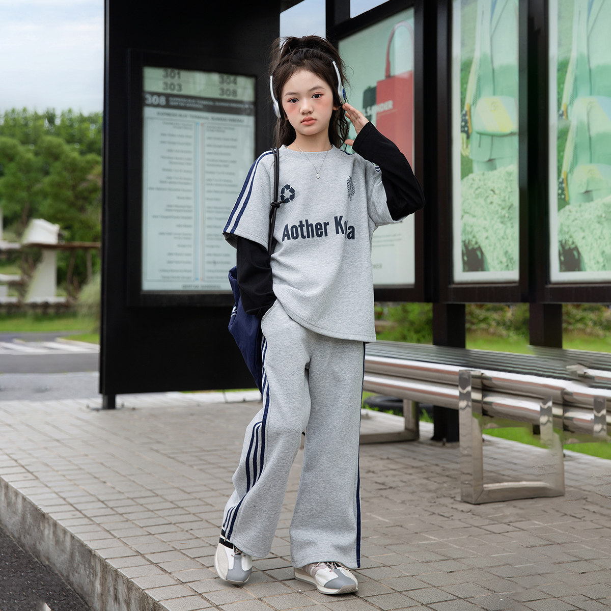 女童套装春秋季2026新款女孩休闲显瘦连帽拼接卫衣阔腿裤大童春装