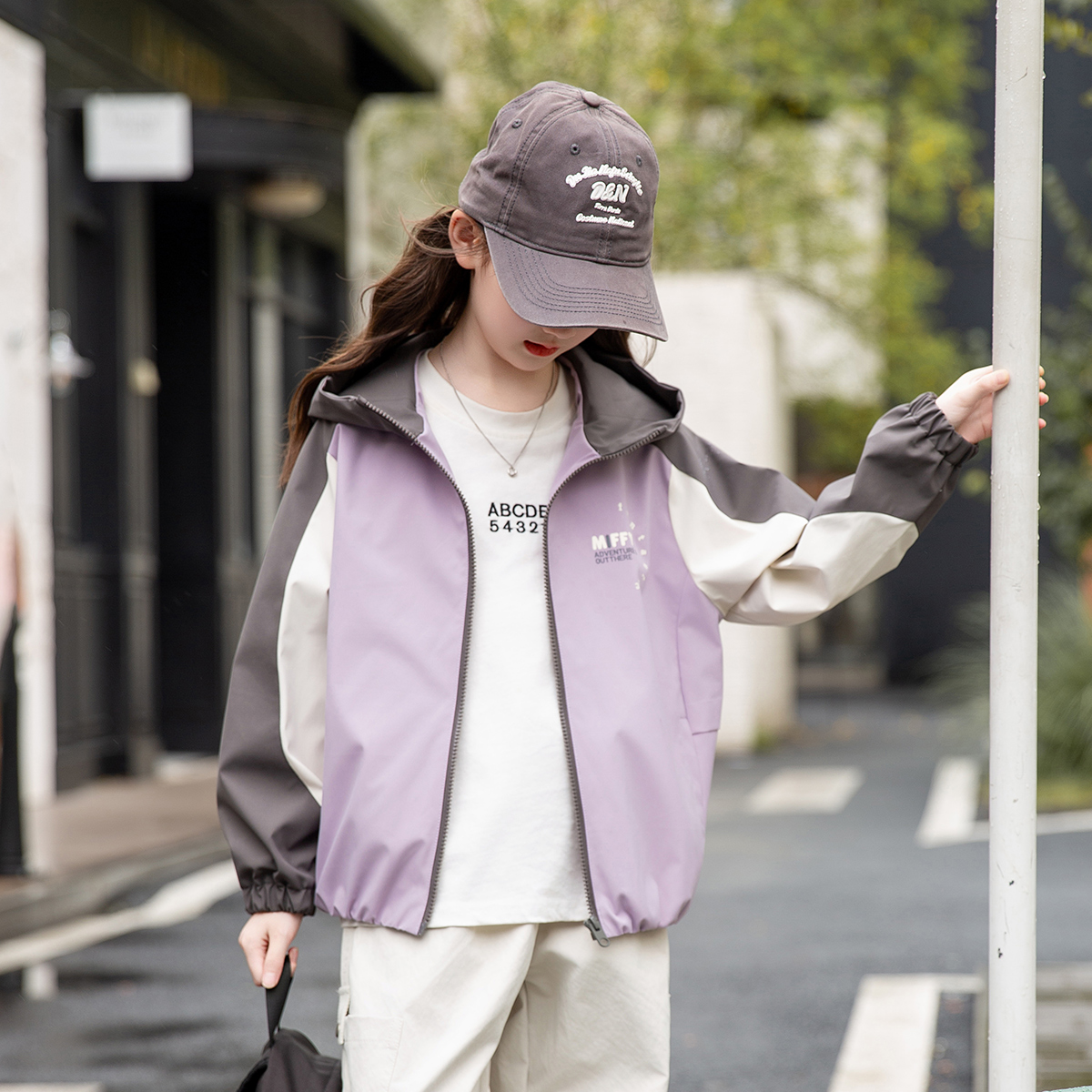 女童外套春秋款2025新款洋气儿童秋装连帽夹克中大童秋季冲锋衣潮