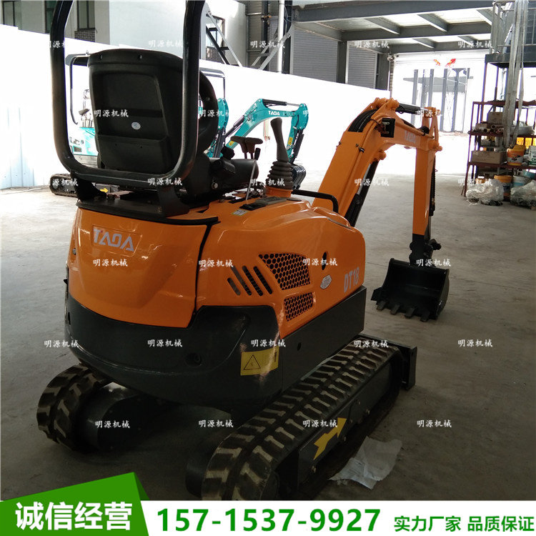 15小型挖掘机久保田家用拆除微挖农用果园大棚小钩机工程用小挖机