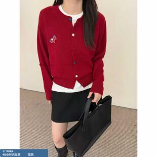 日系复古红色刺绣圆领毛衣外套女冬气质慵懒减龄宽松显瘦针织开衫