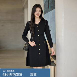 大尺码女装法式V领针织洋装冬季收腰显瘦金属扣中长版气质裙