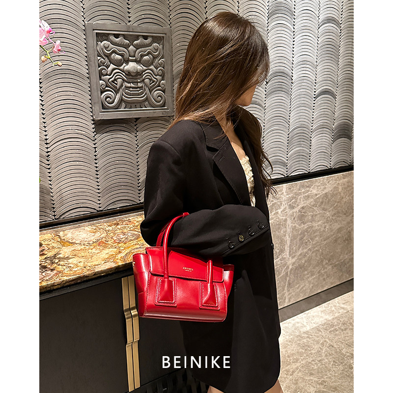 贝妮珂高级感红色翅膀包包女2023新款轻奢新娘婚包单肩斜挎托特包