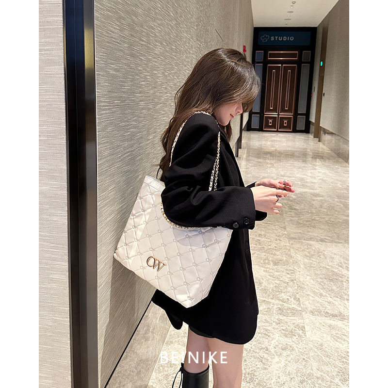 贝妮珂高级感大容量托特包包女2023新款菱格链条包单肩斜挎手提包