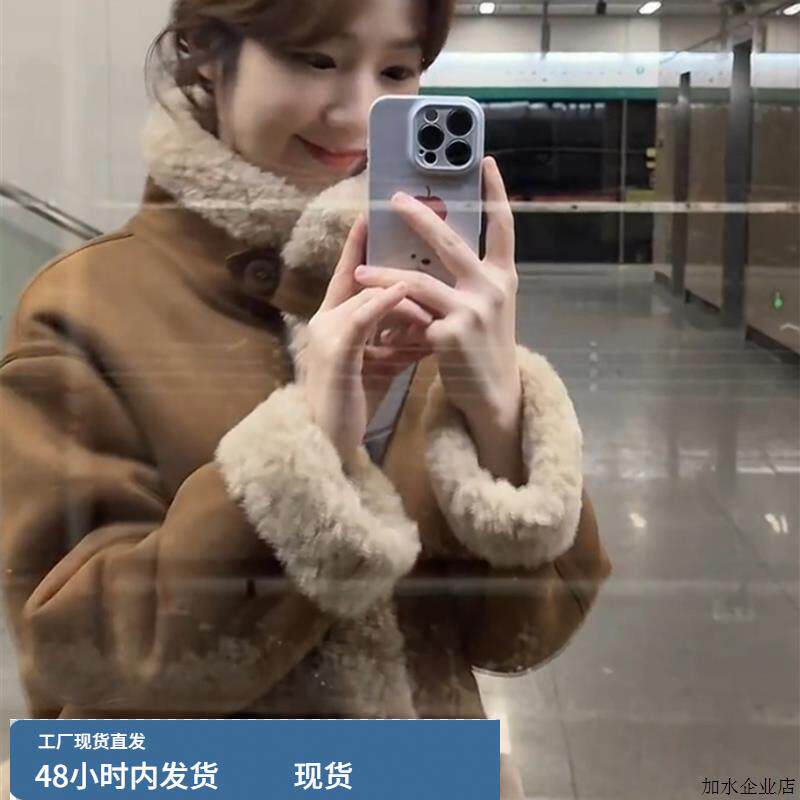 独特漂亮的初冬棕色机车服皮毛一体立领小香风短款羊羔绒外套女款