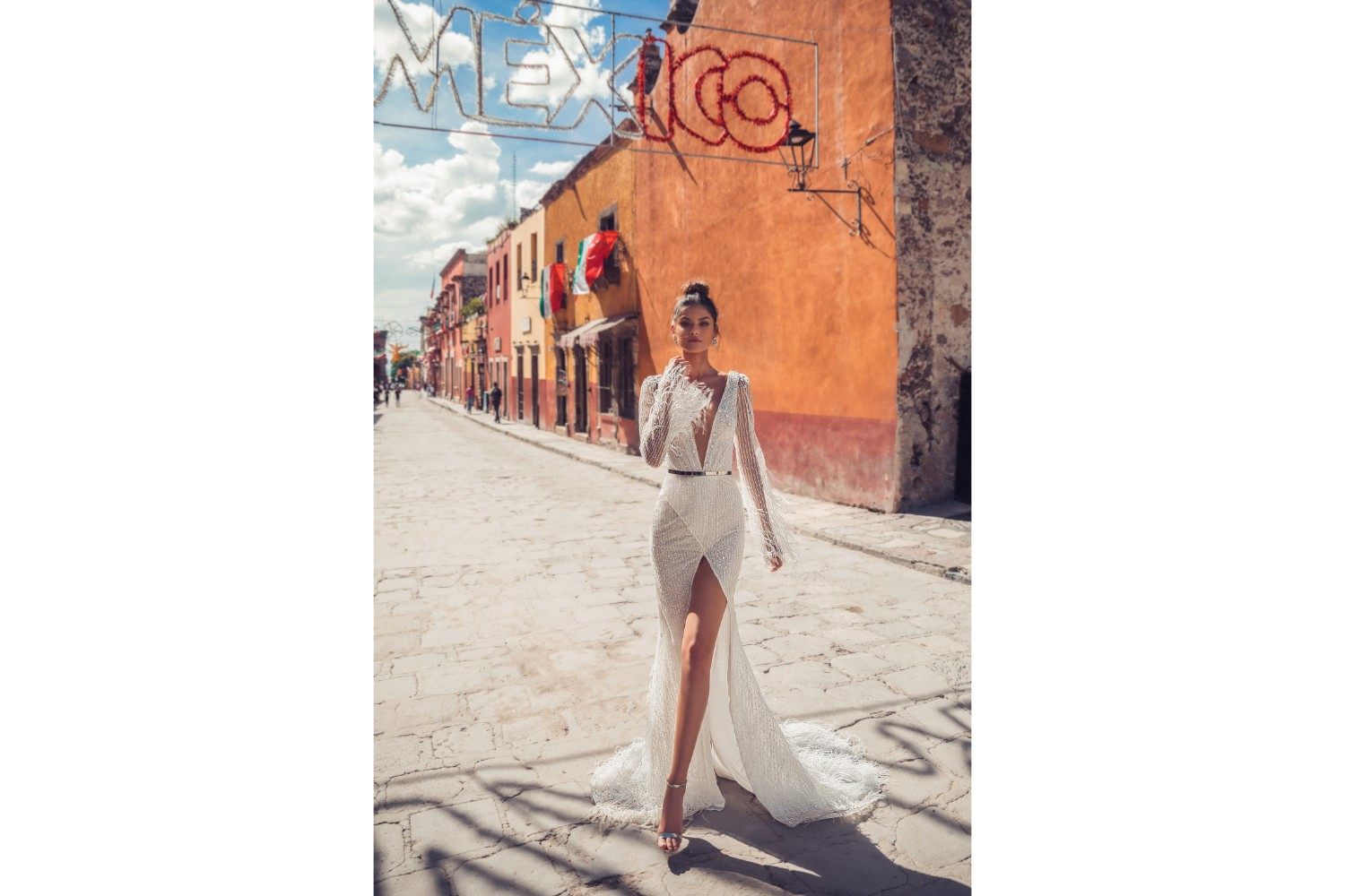 julie vino 性感深v领露背长袖显瘦修身开叉新娘户外海边婚礼婚纱