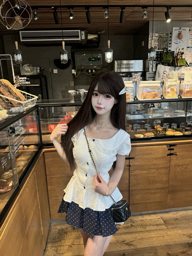 丹丹吃不饱 奶油泡芙 白色上衣泡泡袖掐腰修身波点裙裤少女感套装