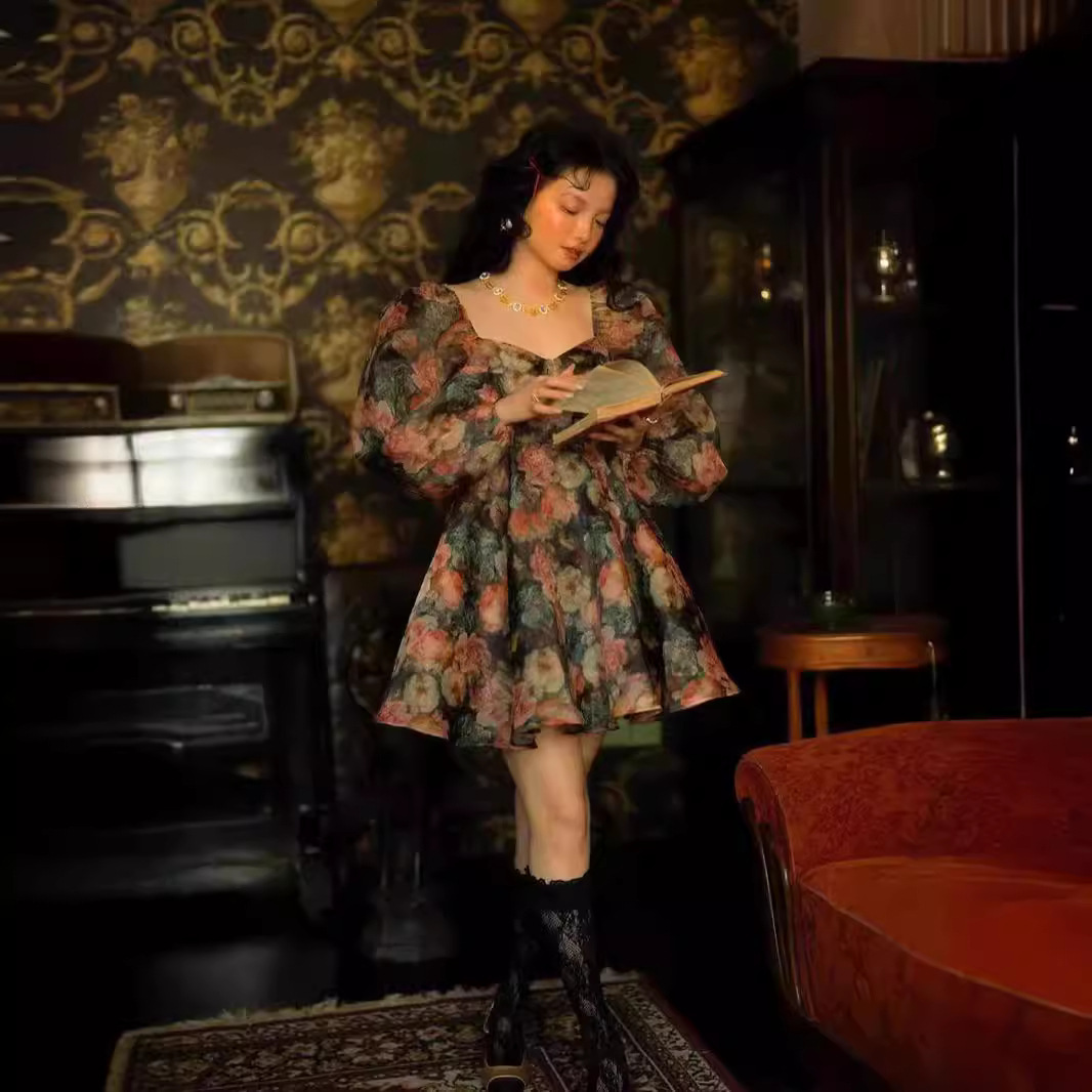 澳洲小众2024夏季V领灯笼袖花朵印花蓬松宽松短款连衣裙女长袖