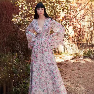 惊艳绝美碎花连衣裙小众设计粉色V领收腰长裙法式 2024年A字裙高腰