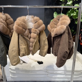 狐狸毛皮草外套女2025冬季新款90鹅绒羽绒服短款可拆卸派克大毛领