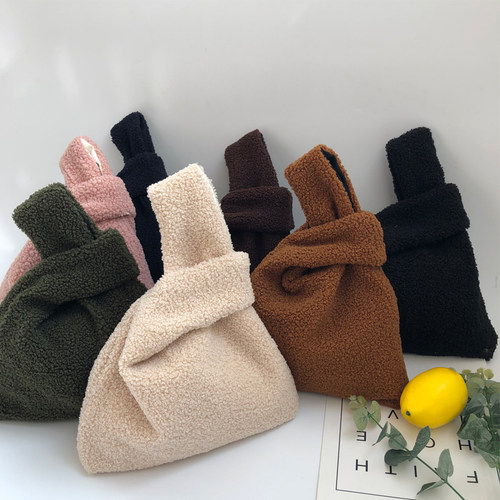 ins秋冬毛绒手提袋羊羔绒手腕包学生女便携手拎布包背心包