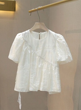 甜美纯色镂空圆领泡泡袖衬衫女2024夏季新款时尚气质减龄清新小衫