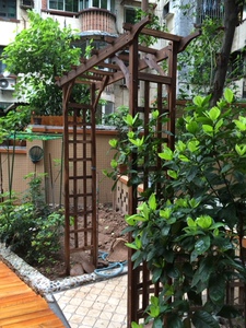 园艺爬藤花架 庭院花园门 碳化防腐木网格门 带花盆木拱门葡萄架