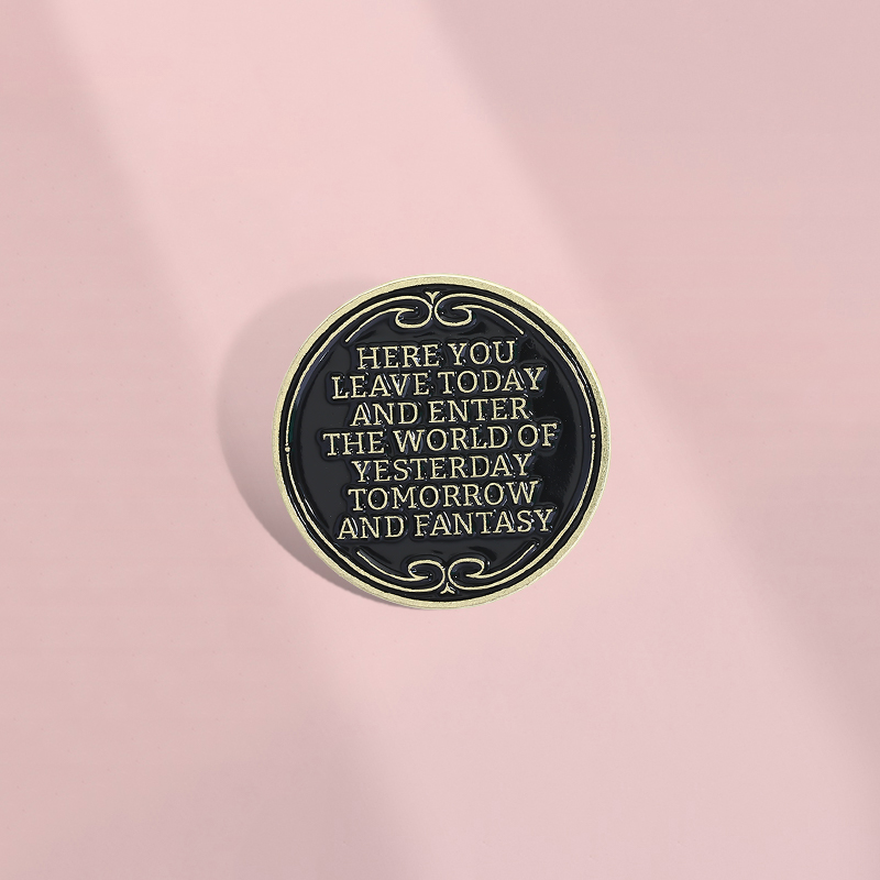 在这里离开今天进入昨天明天和幻想世界幽默英文胸针衣服配饰勋章