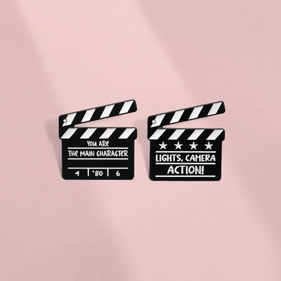 准备灯光摄影机字母胸针可爱场记板拍金属徽章学生衣服包笔袋配饰