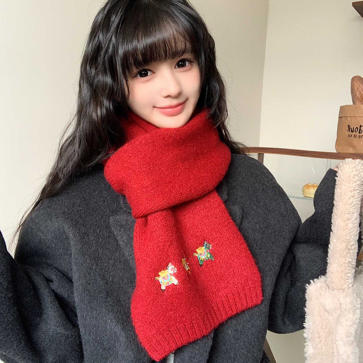 红色刺绣围巾女冬季2025新款韩系氛围感针织毛线保暖百搭可爱围脖