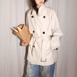 大码女装胖MM英伦风双排扣立领短款风衣女收腰系带小个子通勤外套