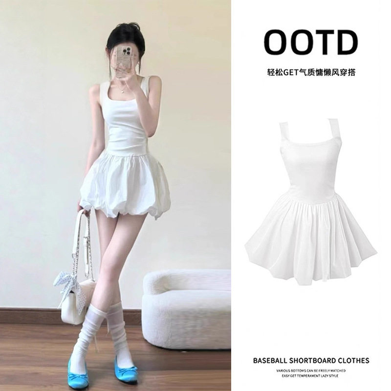 白色收腰吊带连衣裙女夏日漂亮绝美小白裙子蓬掐腰a字短款花苞裙