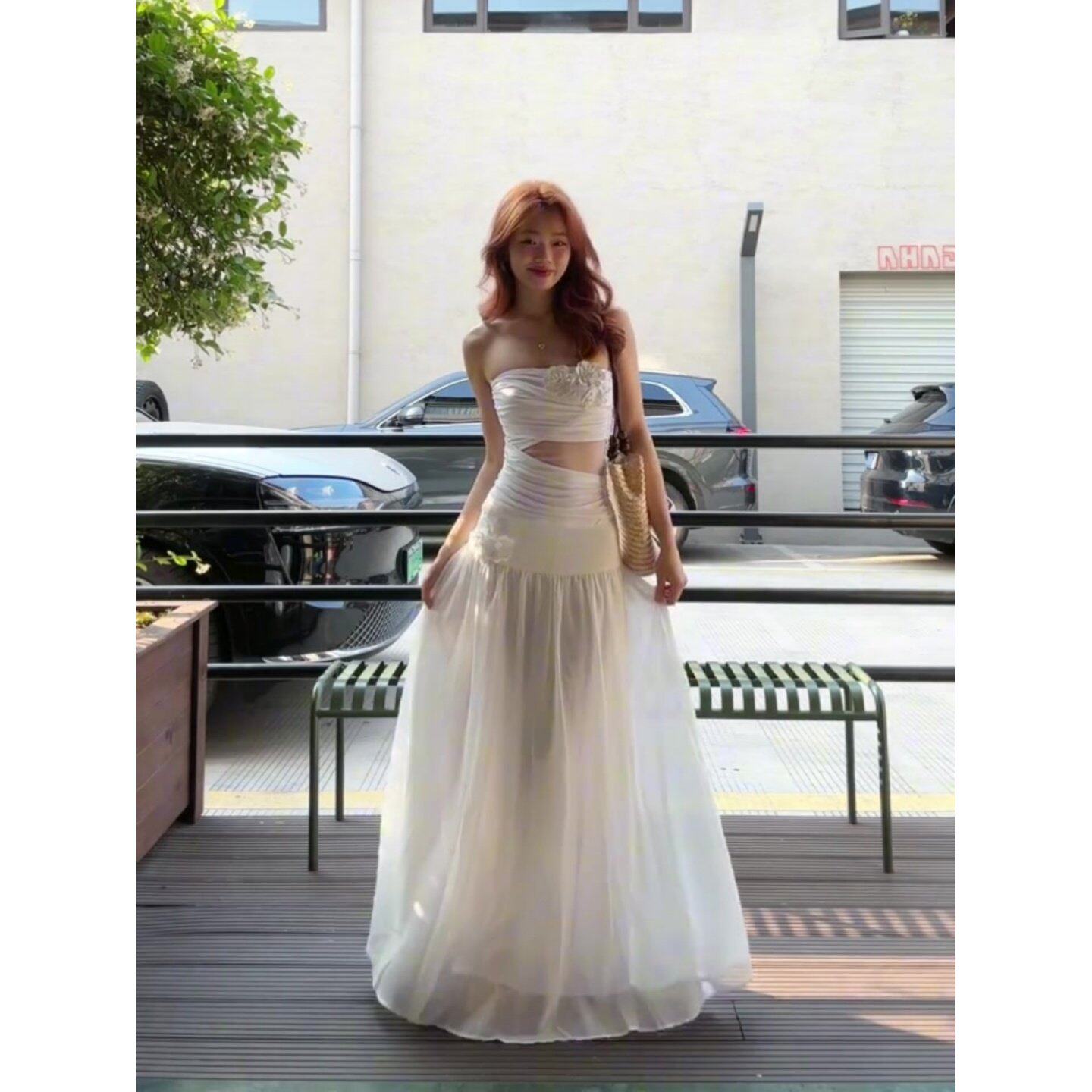 法式白色花朵镂空抹胸洋装女夏季高级气质显瘦长裙海边度假裙子