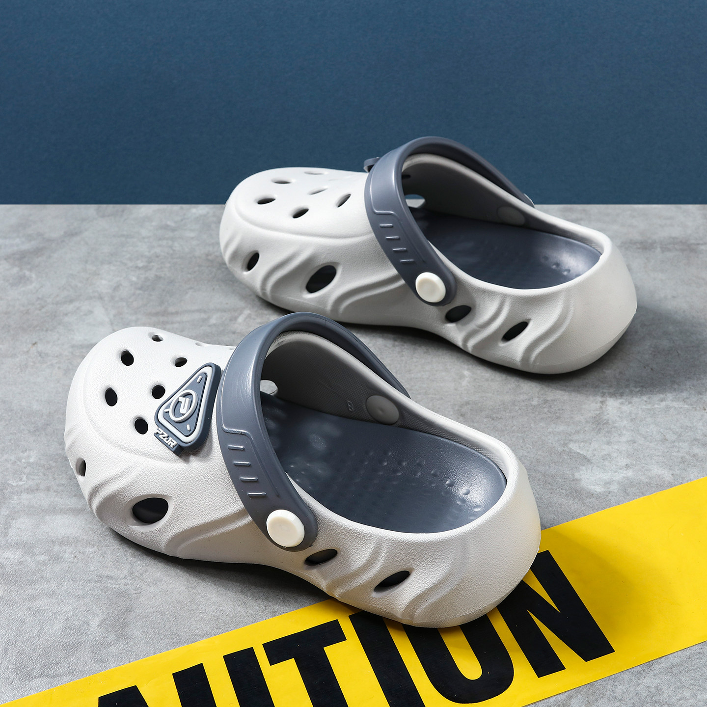 儿童洞洞鞋男童凉鞋夏季新款男孩凉拖鞋防滑软底宝宝卡通室内拖鞋